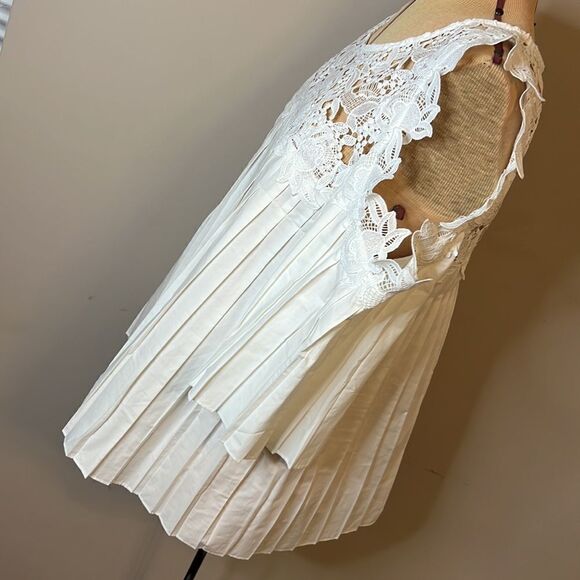 NWT Juliette Pleated a white Blouse with Lace Trim - Size Small - Picture 5 of 14